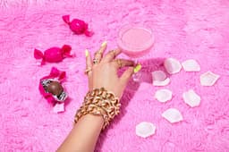 PINKS Nails & Beauty logo