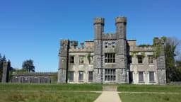 Castle Saunderson logo