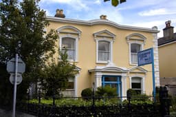 Earlsbrook House logo
