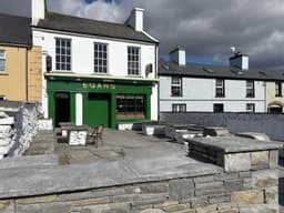 Egan's Bar logo