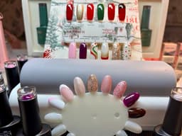Aura Nails logo