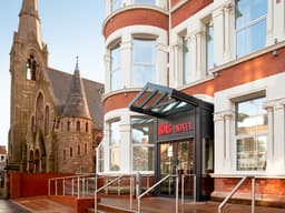 ibis Belfast Queens Quarter logo