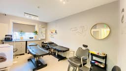Golden Nails Stillorgan logo