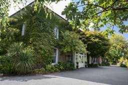 Raheen House Hotel logo