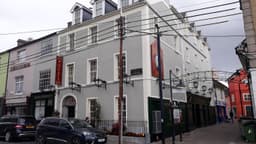 Fennessy's Hotel logo