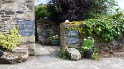 Warren Farm Guest Cottages logo