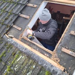 Mr. T Roofing logo
