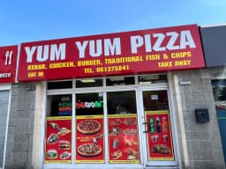 YUM YUM PIZZA logo