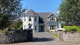 Tailors Lodge Accommodation logo