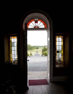 Inch House Country House logo