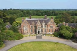 Wells House & Gardens logo