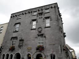 Lynch's Castle logo