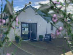 Featherfield Farm logo