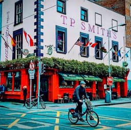 TP Smith's Bar and Restaurant logo