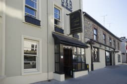 The Tailors House logo