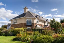 Robeen House Luxury Self-Catering Apartments logo