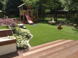 Smart Grass Gardens logo