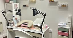 Isa’s Nail Boutique logo