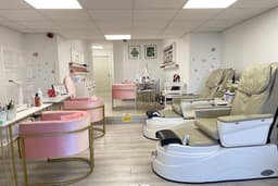 Meggie Nails & Beauty logo