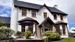 The Meadows B&B logo