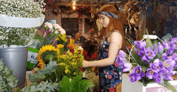 Clare's Flowers logo