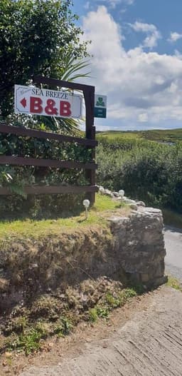 Sea Breeze B&B logo