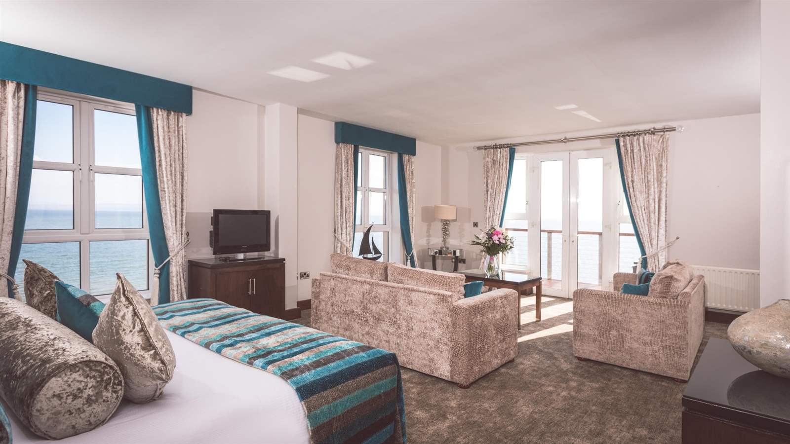 Redcastle Hotel
