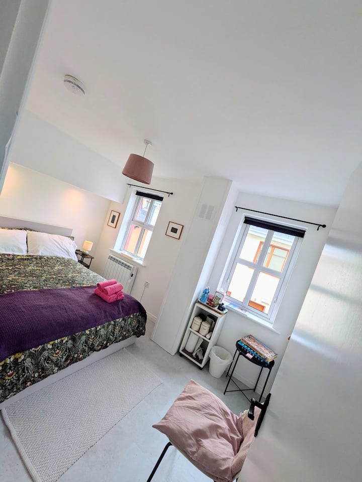 The Fuchsia Room