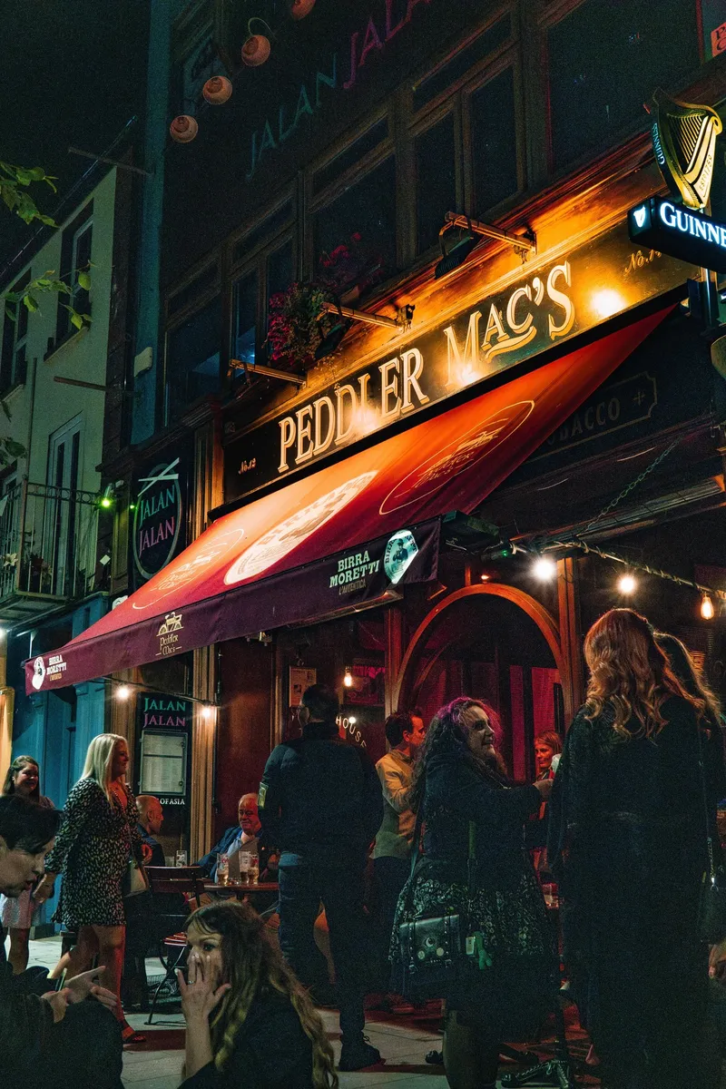 Peddler Mac's Bar & Beer Garden