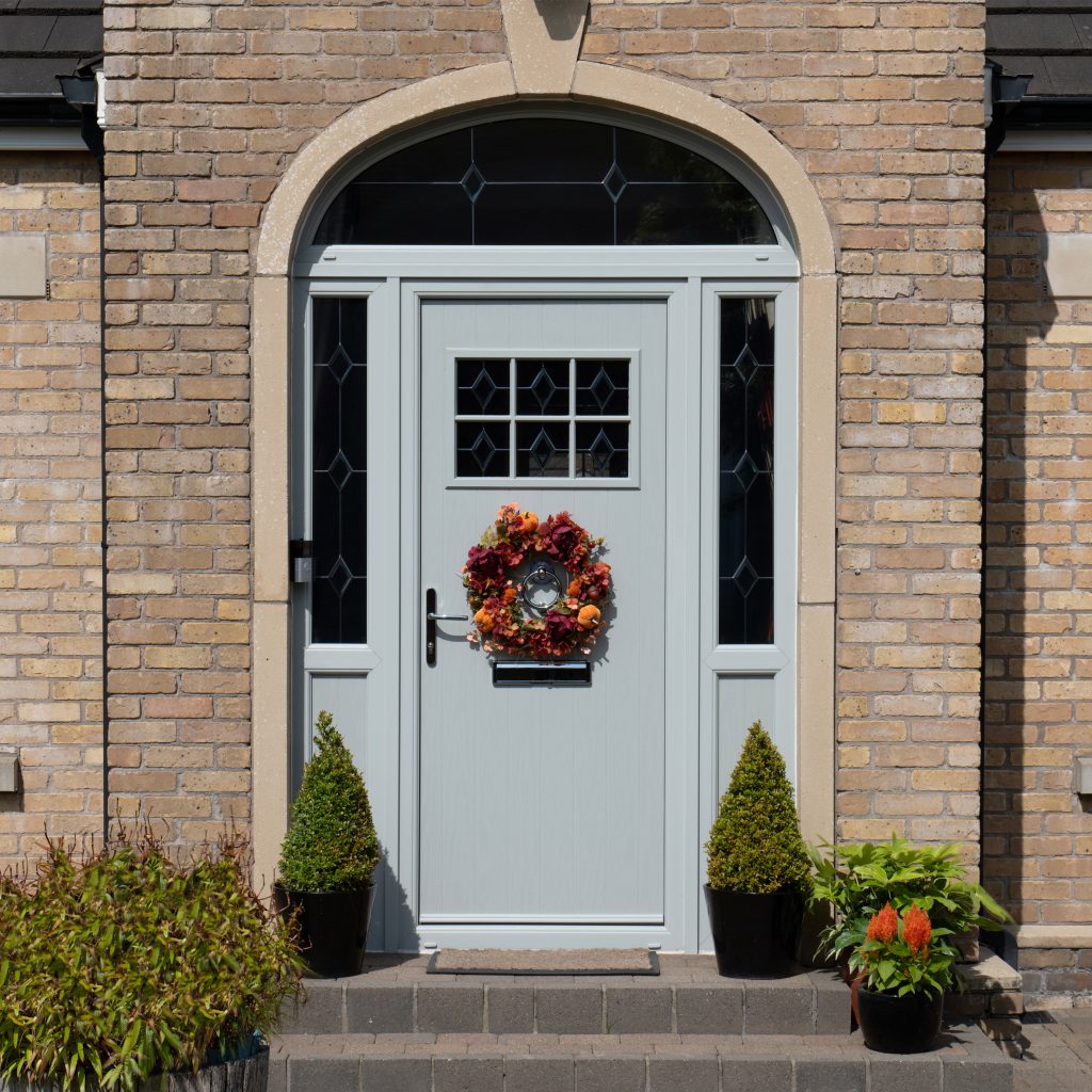 Apeer Doors